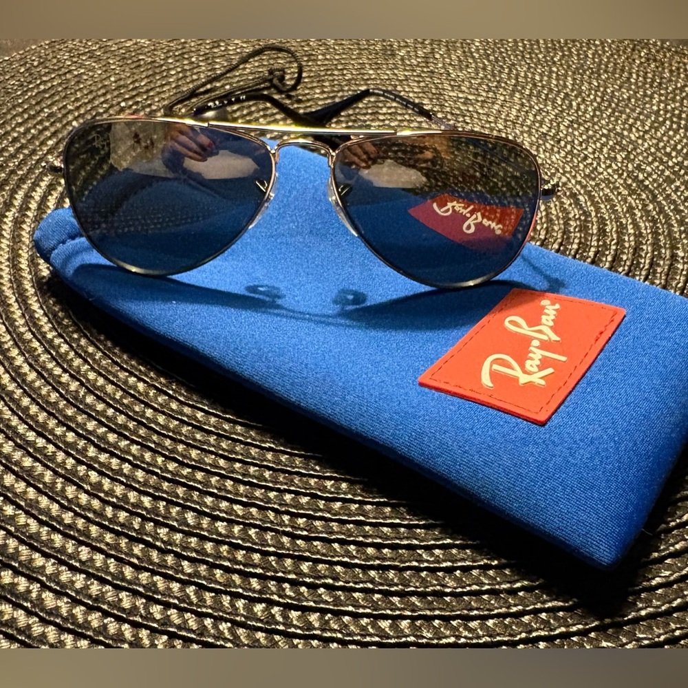 Like new Ray ban jr. aviator sunglasses.